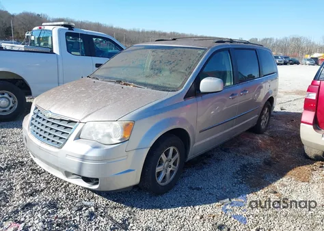 2010 Chrysler Town & Country Touring from USA, damaged, VIN 2A4RR5D17AR252701